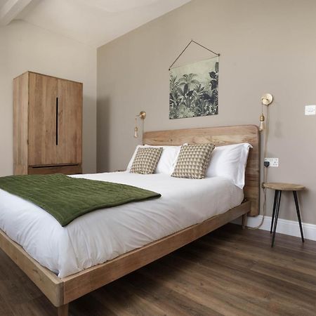 Modern Central One Bedroom Apartment In 彭赞斯 外观 照片